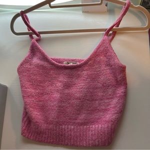 Fuzzy pink crop top 💕